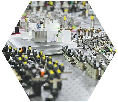 　“九章四號”量子計算原型機局部。  　　新華社記者 周 牧攝