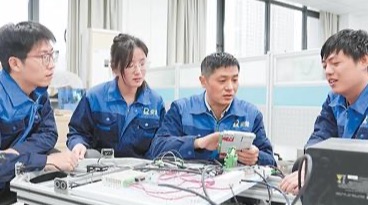 这群青年人，在无数“再试一次”中突破
