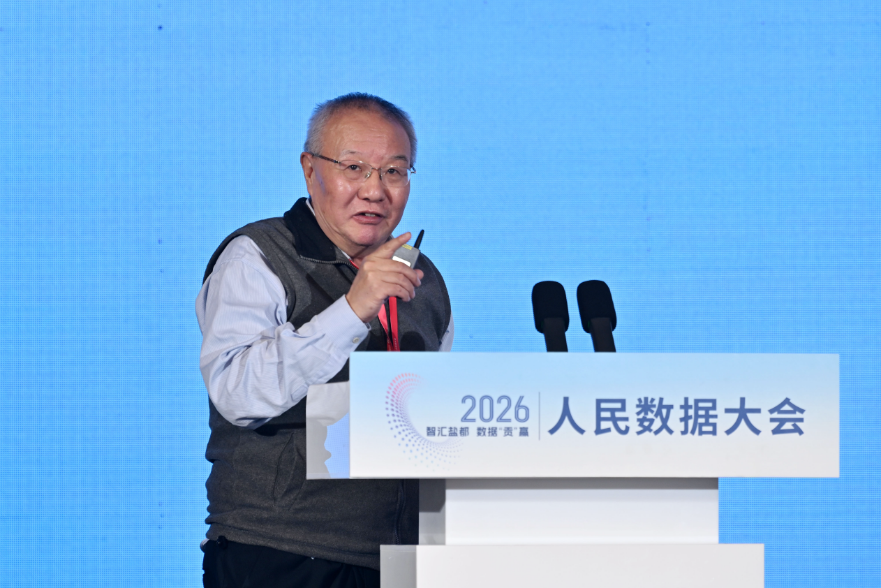 上海市人工智能戰略咨詢專家委員會榮譽委員、上海交大講席教授、香港中文大學榮譽教授、歐洲科學院院士徐雷。人民網記者 翁奇羽攝