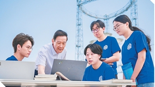 “逐日”蹄疾，電從太空來