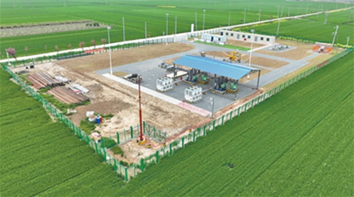 建设安全可靠的“地下氢能仓库”我们首创了“地表—井筒—腔体”天地空一体化安全监测与预警系统。这套系统如同为盐穴储氢库做实时“体检”，一旦出现氢气泄漏、腔体失稳等异常，便第一时间发出报警信息，提醒运维人员快速处置，从根本上保障了储氢库的安全运行。