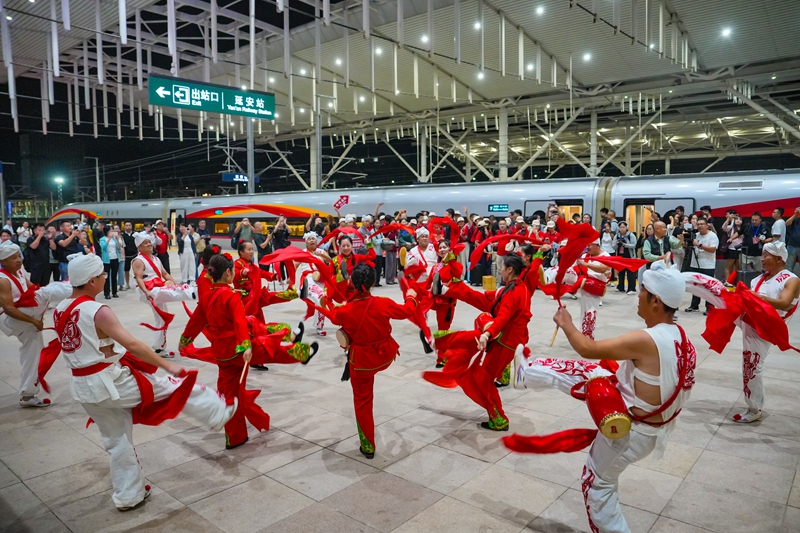 陝西丨從草鞋到高鐵：瑞金⇌延安的“紅色穿越”