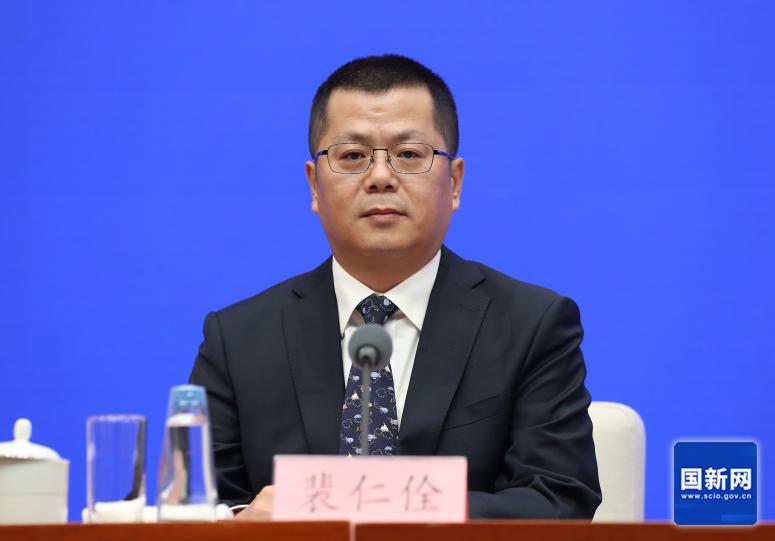 國務院國資委財務監管與運行評價局負責人裴仁佺。徐想攝