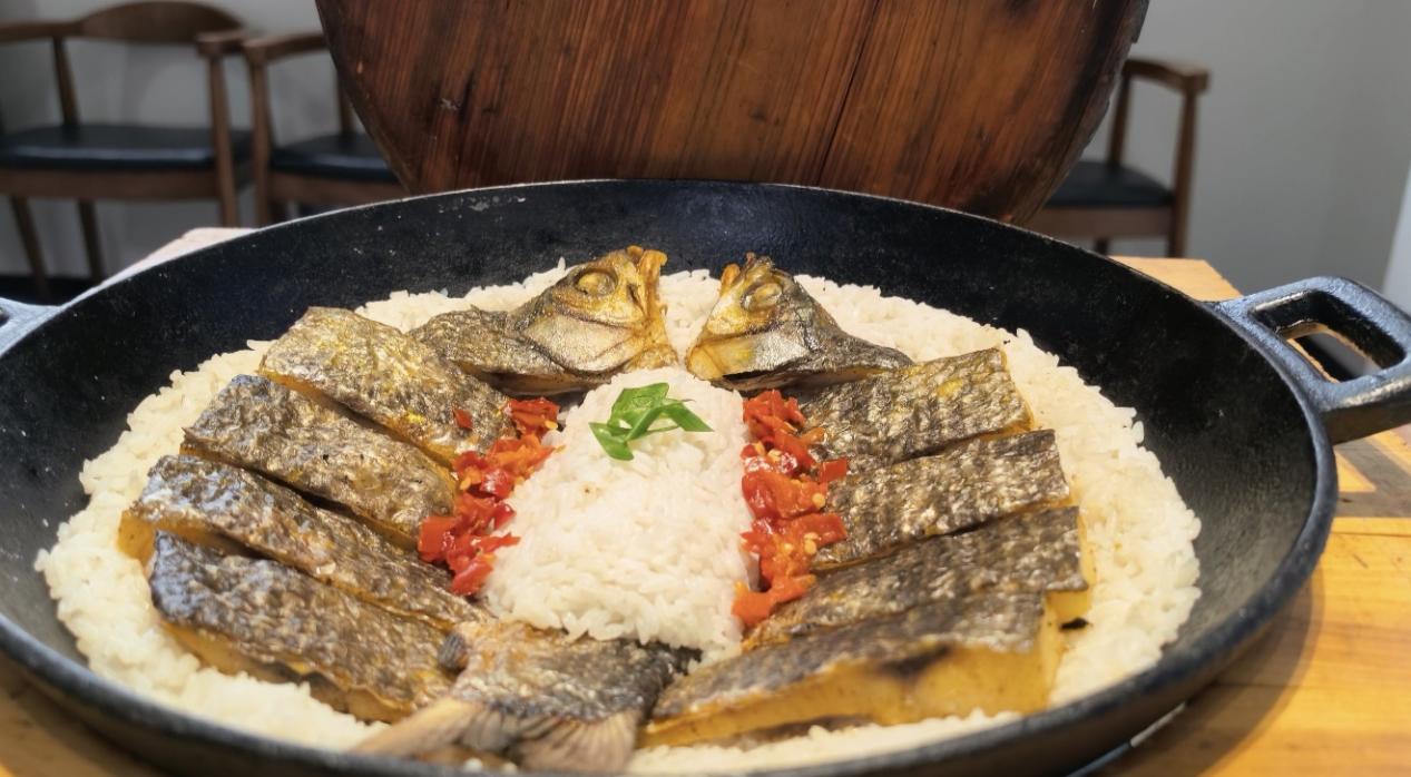 飯蒸武昌魚。本報記者吳君 攝