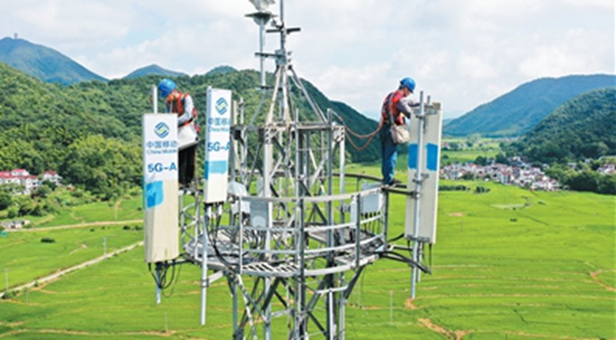 5G攜手6G，推動信號“升格拓維”《信息通信行業發展“十五五”規劃》明確，到“十五五”末，每萬人擁有5G（含5G-A）基站數從2025年的34個增加到2030年的50個，同時提出加快6G核心技術研發攻關，持續開展6G技術試驗，適時啟動6G商用。5G與6G攜手，將使咱們的生產生活再上新台階。