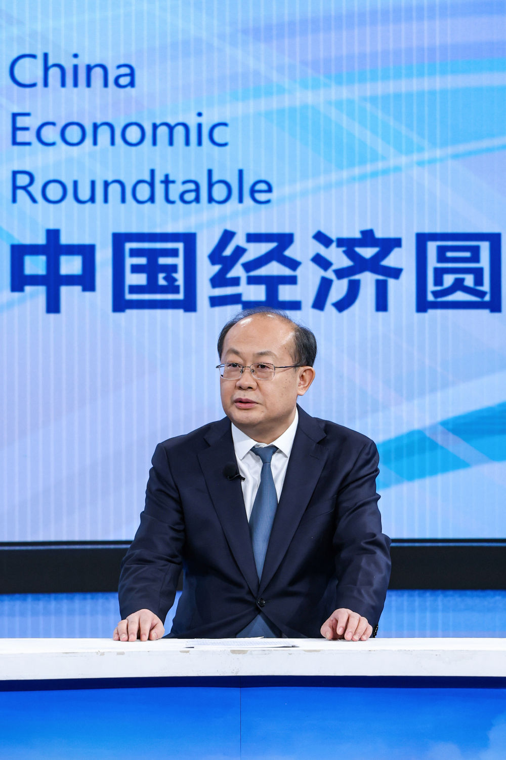   山東省文化和旅游廳副廳長張衛華在第三十七期“中國經濟圓桌會”大型全媒體訪談節目錄制現場發言。新華社記者 張帆 攝