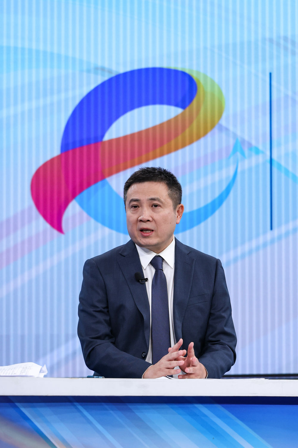   商務部國際貿易經濟合作研究院副院長林健在第三十七期“中國經濟圓桌會”大型全媒體訪談節目錄制現場發言。新華社記者 張帆 攝