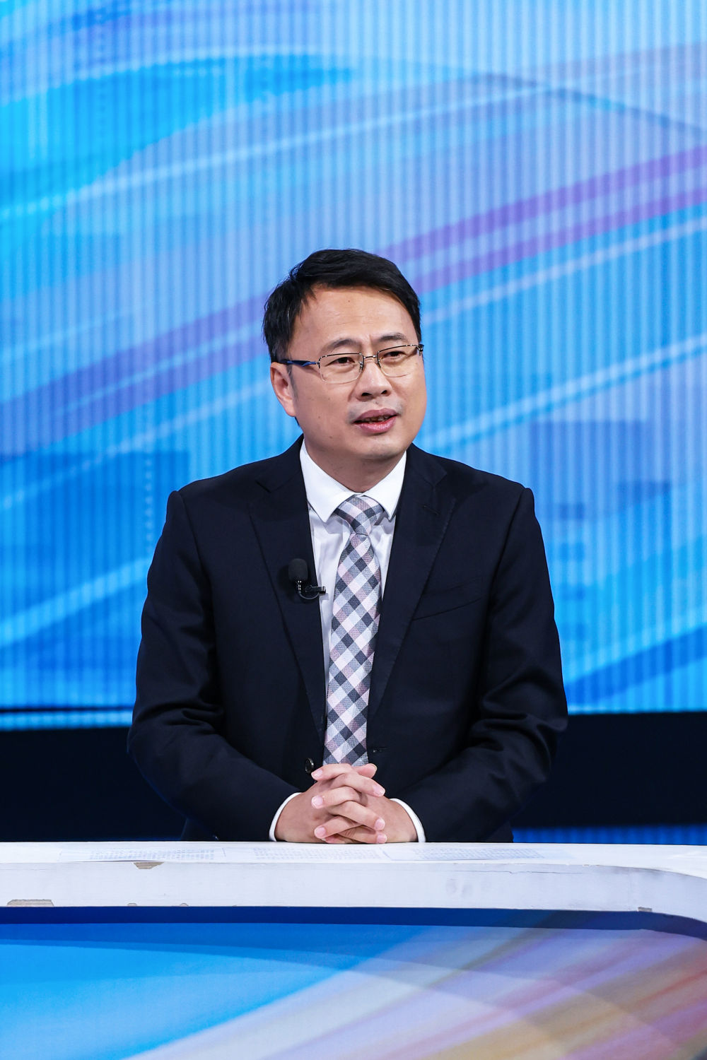 廈門國際郵輪母港集團有限公司董事長陳春暉在第三十七期“中國經濟圓桌會”大型全媒體訪談節目錄制現場發言。新華社記者 張帆 攝