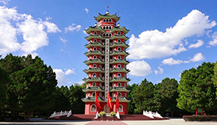 甘肅，一片被長征精神深深浸潤的紅色沃土。1936年10月9日，紅一、紅四方面軍在會寧勝利會師﹔10月22日，紅一、紅二方面軍在將台堡勝利會師。紅軍三大主力會師，標志著長征勝利結束。如今，長征精神穿越時空，扎根隴原，化作新時代追趕進位的磅礡力量。