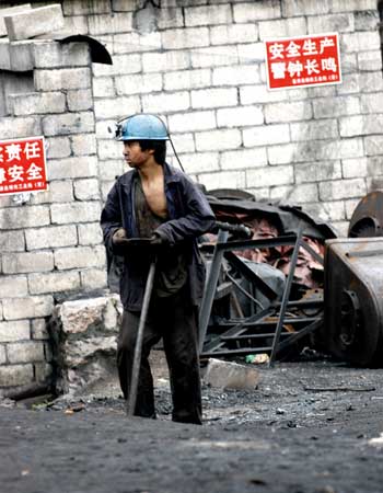 云南曲靖煤老板最怕政策有变 九成背着债务