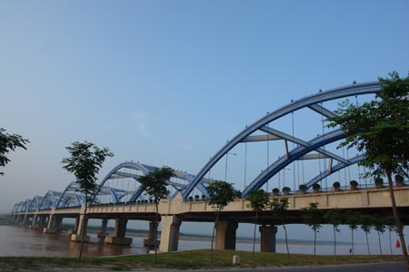 河南新郑高速公路通车两年打造和谐示范路