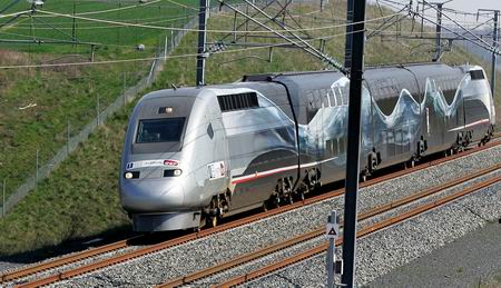 [组图]法国创有轨列车时速新纪录