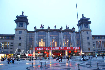 人民网北京记者跟车报道全国第六次铁路大提速