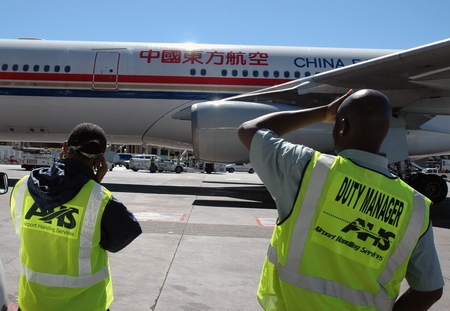 [组图]中国东方航空公司成功首航南非