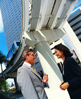 人民理财:股市疯狂教你咋出招 高位如何买基金