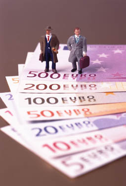 人民理财:股市疯狂教你咋出招 高位如何买基金