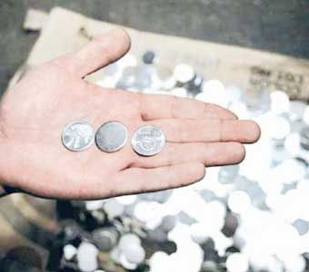 [图]武汉男子造1元假币近300万枚