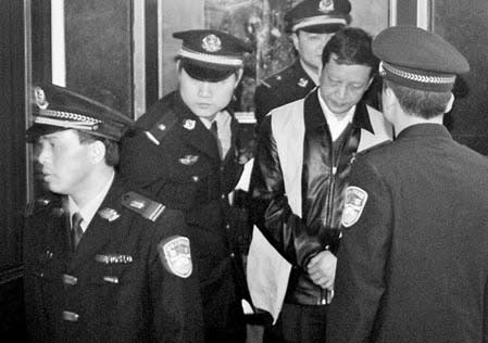 湘潭市原发改委主任受审 曾一场赌博输掉百万