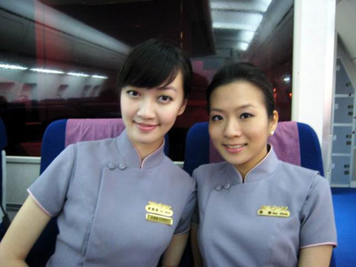 空姐:南航小家碧玉 华航时尚靓丽