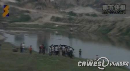 河道出现无名<em>女尸</em>疑<em>溺水身亡</em>(图)--新农村--人民