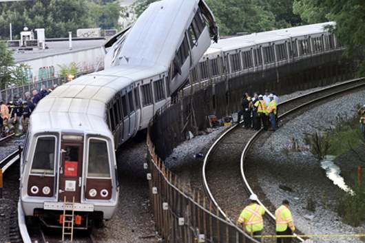 [组图]美国地铁列车发生相撞事故--人民网经济
