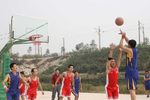 西安东车辆段开展丰富多彩活动欢庆建国60周