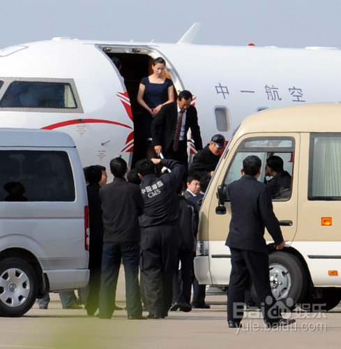 本山号 <em>选空姐</em>:年薪20万 身高能力有<em>要求</em>(图) (