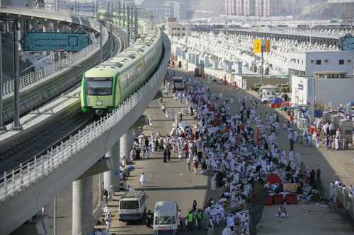 沙特麦加轻轨铁路安全运送朝觐者超100万人次