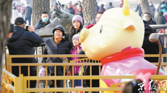 北京各市属公园迎客流小高峰 41万市民游园过大年