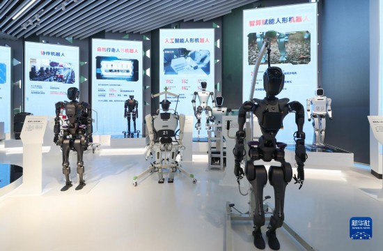 這是2023年11月29日在上海科技創新成果展上拍攝的機器人展品。 新華社記者 方喆 攝