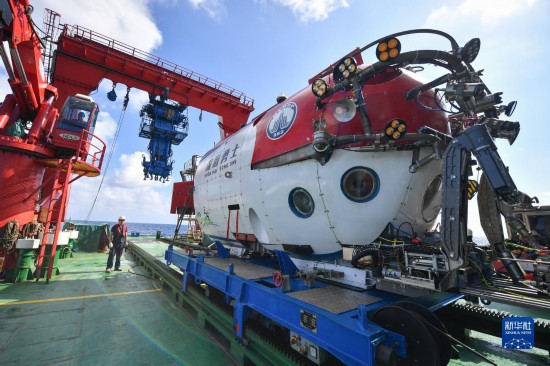 這是2023年5月26日在“探索一號”科考船上拍攝的“深海勇士”號載人潛水器，該潛水器用於水下考古數據採集。 新華社記者 蒲曉旭 攝