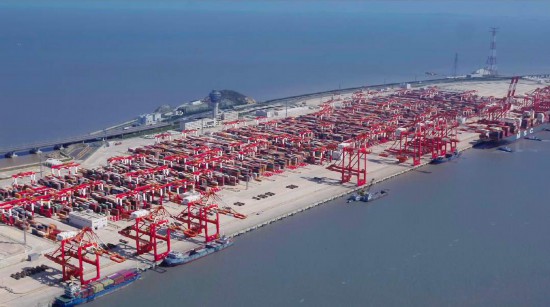 上海洋山港四期自动化码头
。占世界市场份额70%以上。厦门港、是紧跟上海国际航运中心建设步伐的结果。</p><p style=