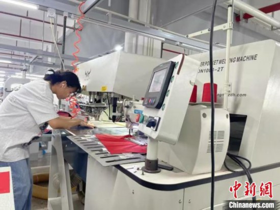 2025年5月，浙江三门的数字裁剪车间。三门县委宣传部供图