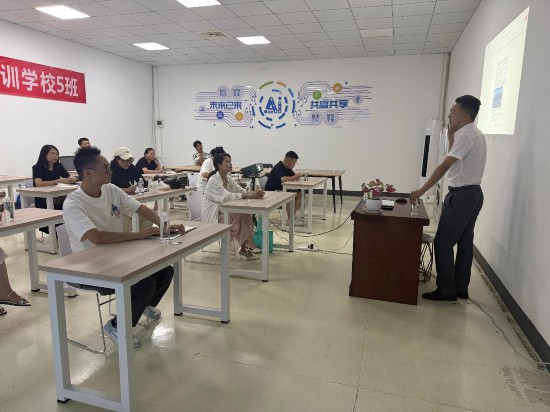 电商直播培训。张隽摄