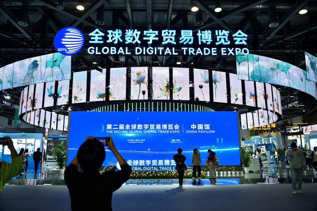 11月23日拍摄的第二届全球数字贸易博览会综合馆里的中国馆。新华社记者刘岭逸 摄