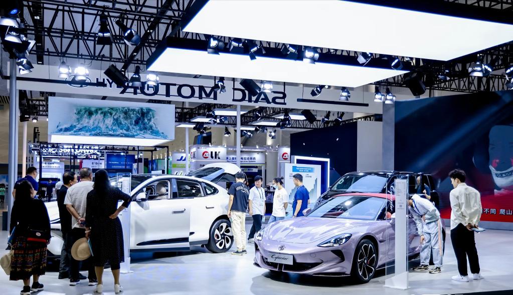 2023世界新能源汽车大会车展现场。新华社记者夏天 摄