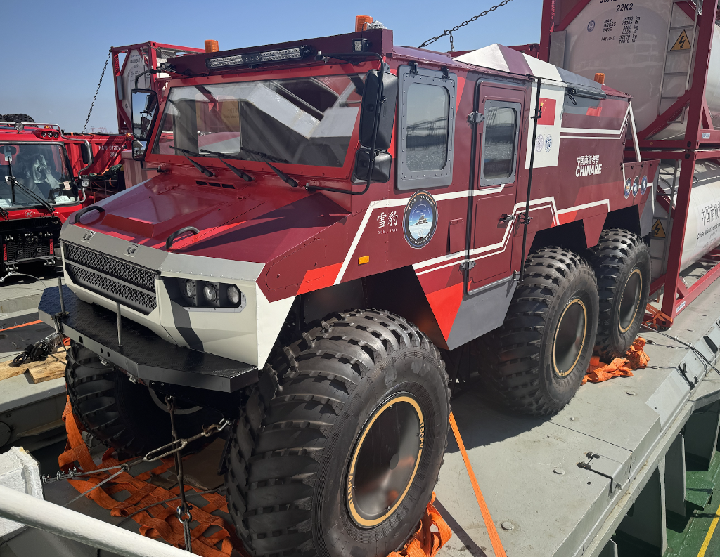 图为我国自主研发制造的“雪豹”6×6轮式载具。新华社记者顾天成 摄